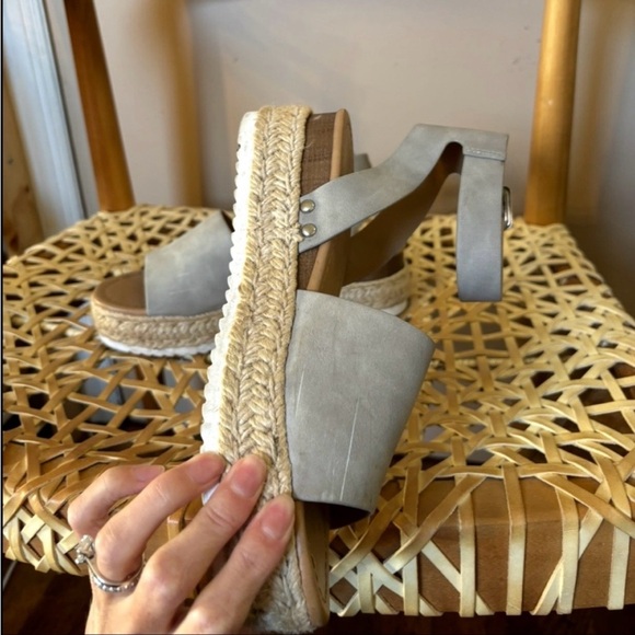Soda Topic Gray Vegan Nubuck Espadrille Platfrom Wedge Sandals 8 - Picture 4 of 13